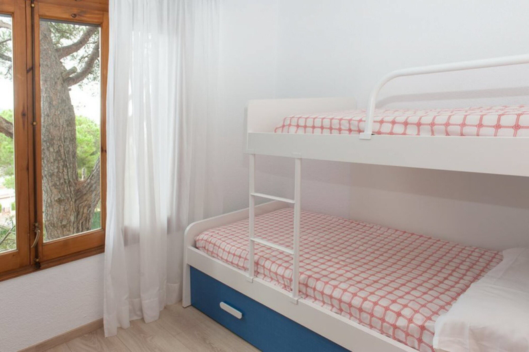 Bedroom 2, Hotel Garbí, Girona