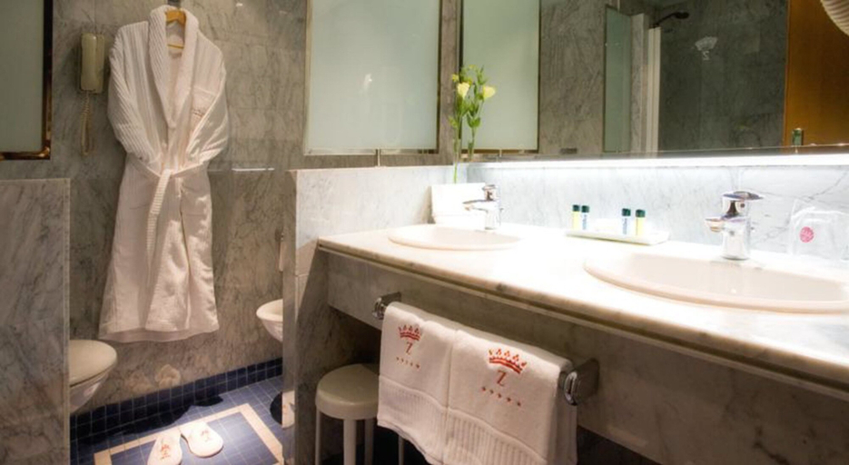 Bathroom 5, Hotel Palafox, Zaragoza