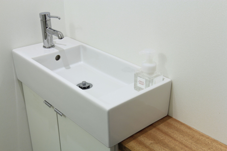 Bathroom 4, plumhostel, Odawara