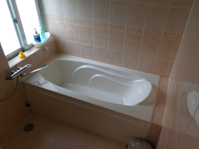 Bathroom 3, Kaeruya, Nakijin