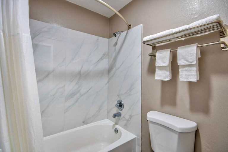 Bathroom 4, Studio 6 Texas City, TX, Galveston