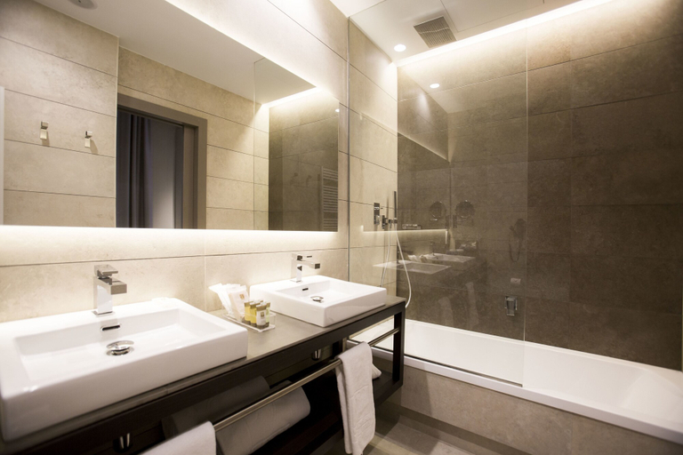 Bathroom 5, Vincci Mercat Hotel, Valencia