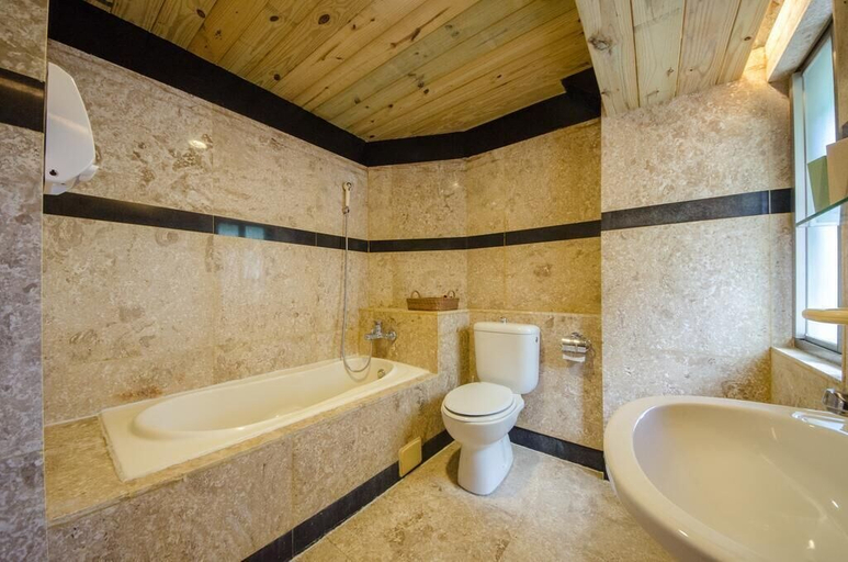 Bathroom 4, J&J B&B, Pingtung