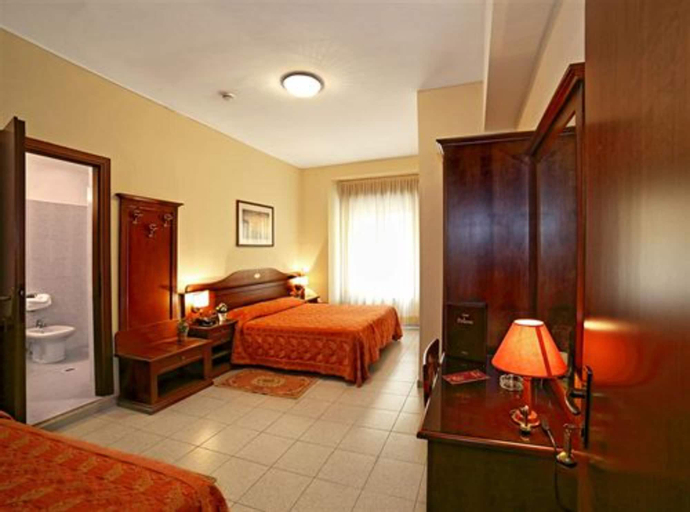 Bedroom 4, Hotel Pavone, Milano