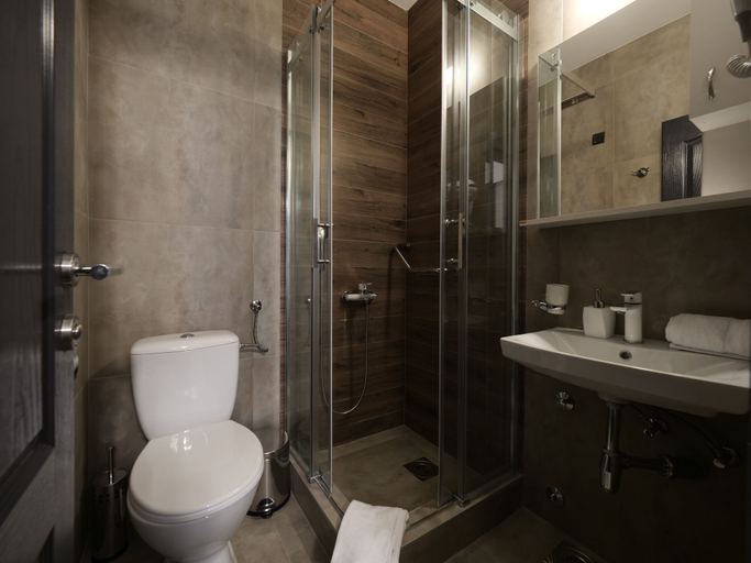 Bathroom 3, Hotel Pollock, Kruševac