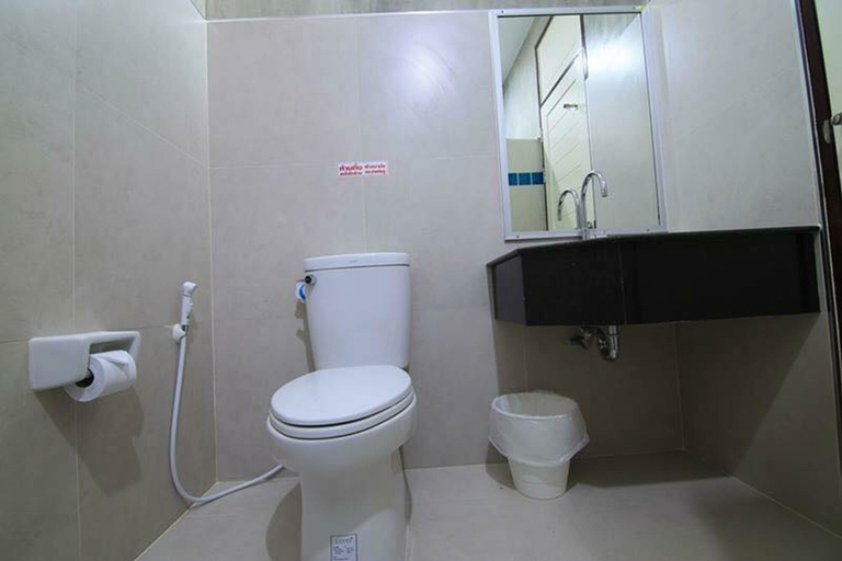 Bathroom 3, Nava Resort, Pak Phli