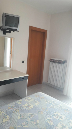Bedroom 2, Hotel Perugini, Rimini