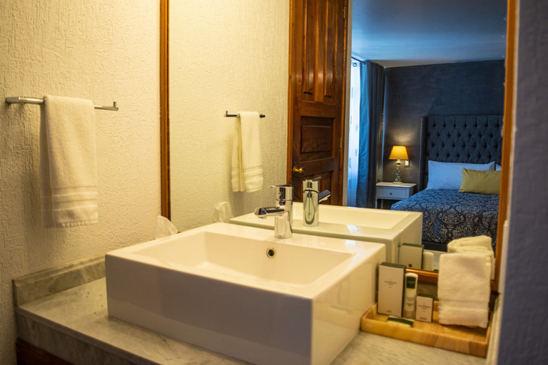 Bathroom 3, Santo Refugio Heritage Hotel, San Jerónimo Tecuanipan