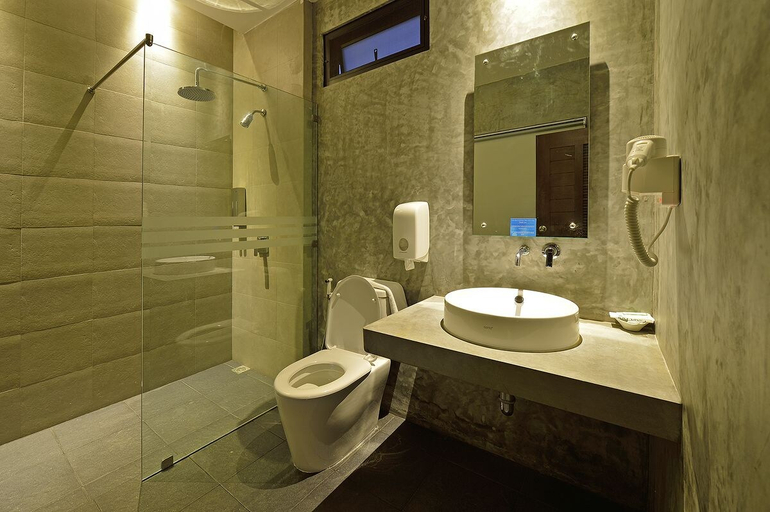 Bathroom 3, The Oasis Resort, Mueang Krabi