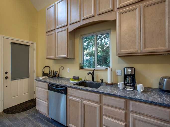 Others 4, 02GS - WiFi - D/W - W/D - Sleeps 8, Whatcom