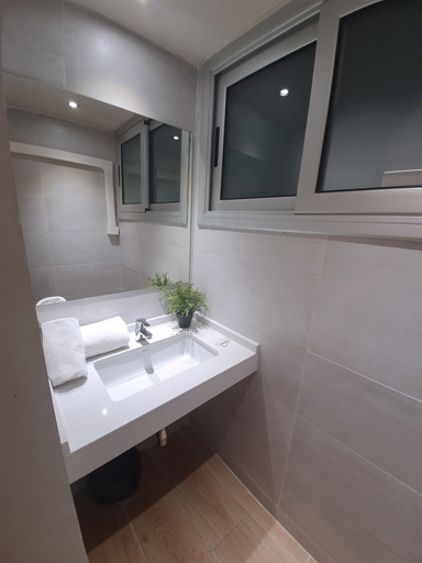 Bathroom 4, Hostal Sant Ramón, Barcelona