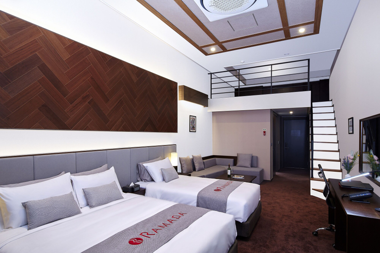 Bedroom 2, Ramada Hotel & Suites by Wyndham Gangwon Pyeongchang, Pyeongchang