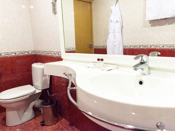 Bathroom 4, Maxima Slavia Hotel, North-Eastern