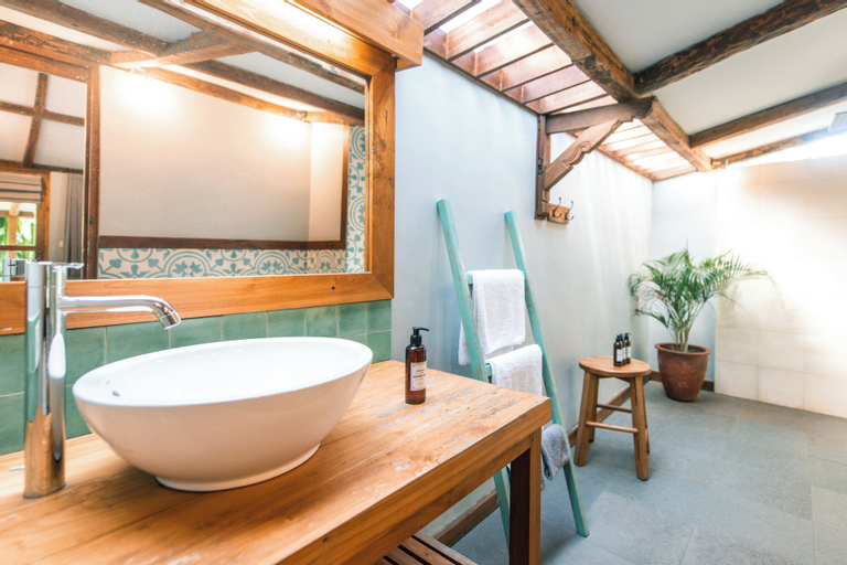 Bathroom 15