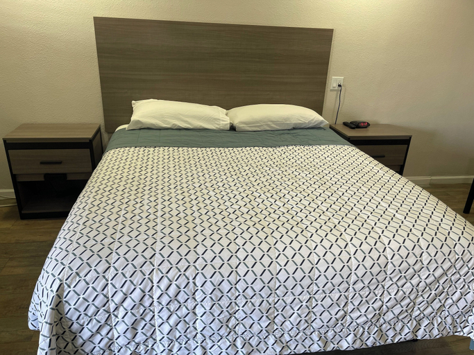Bedroom 2, Town House Motel, Fresno