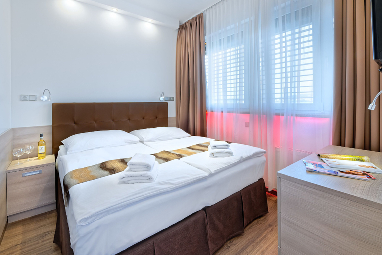 Bedroom 3, Hotel Aura Design & Garden Pool, Praha 8