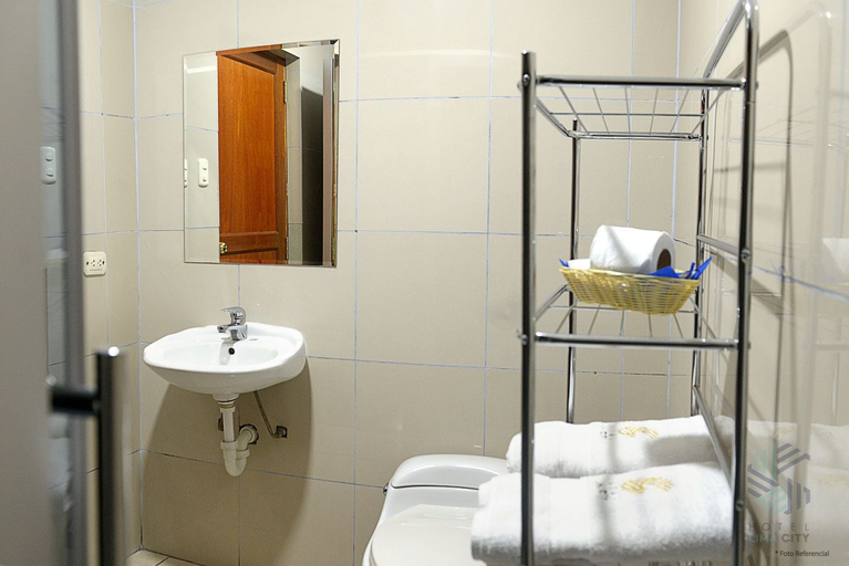 Bathroom 4, Hotel Lima City, Lima