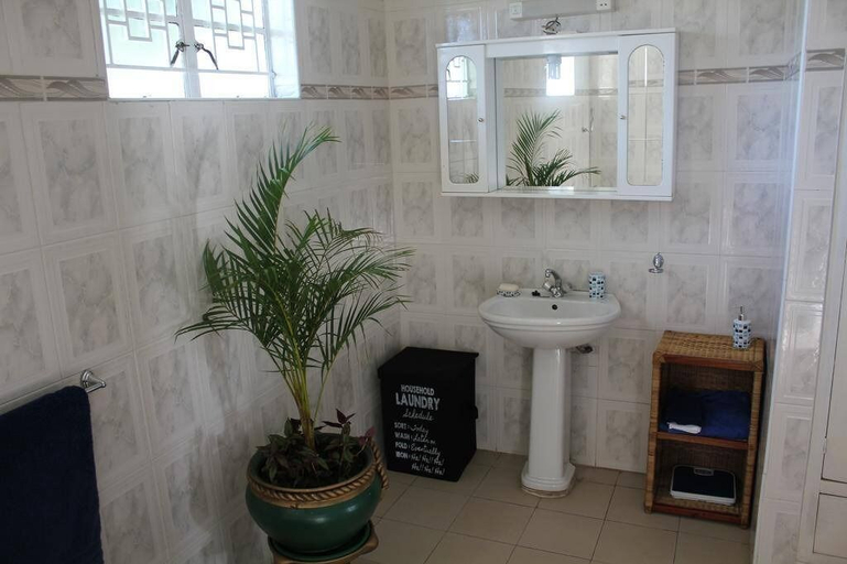 Bathroom 4, Blue Lagoon Lodge Blantyre, Blantyre City