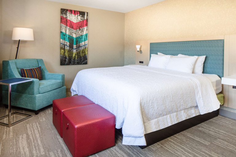 Bedroom 3, Hampton Inn Freeport, Stephenson