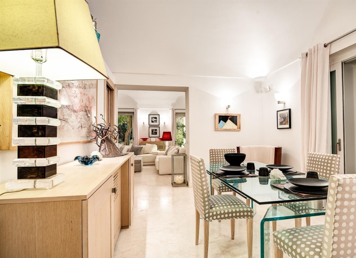 Others 5, Villa Bougainvillea, Napoli