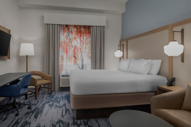 Bedroom 2, Fairfield Inn & Suites by Marriott Roanoke Hollins/I-81, Roanoke