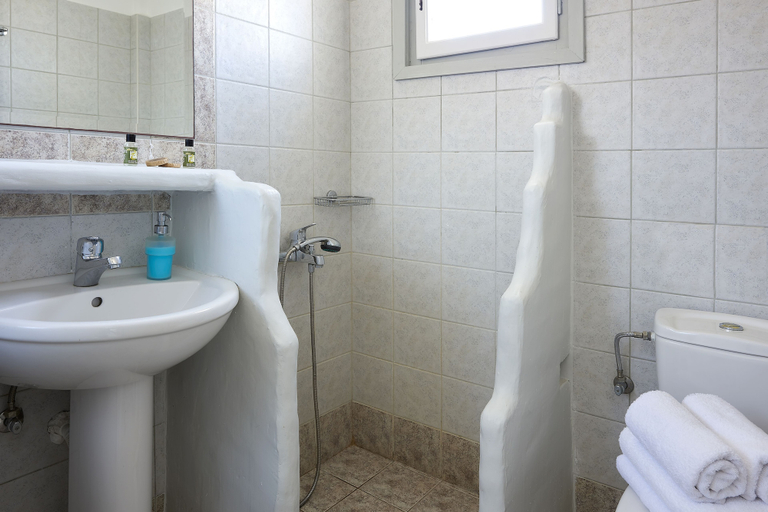 Bathroom 5, Milos Hotel, South Aegean