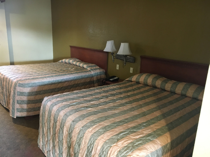 Bedroom 3, Bellflower Travel Inn, Los Angeles