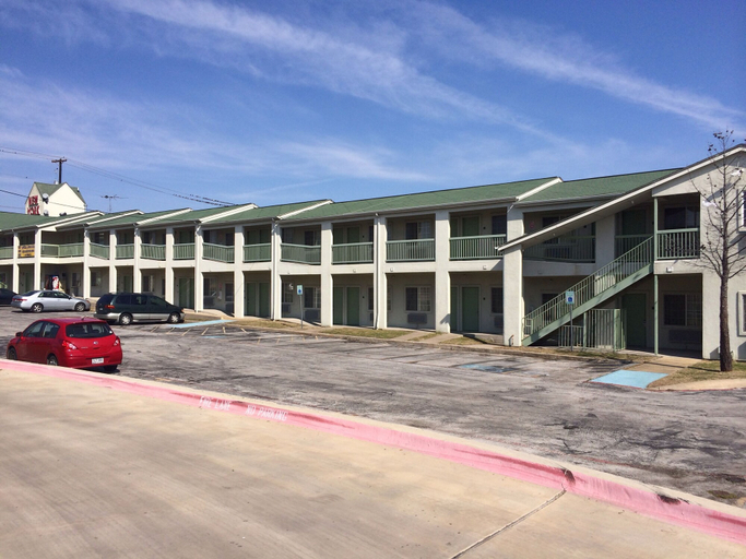 Exterior & Views 2, Americas Best Value Inn Arlington, Arlington