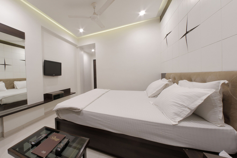 Bedroom 2, Hotel Summit, Ahmadabad