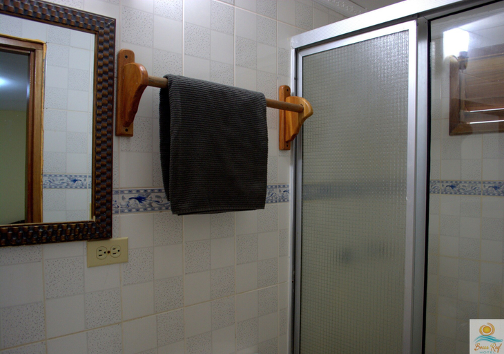 Bathroom 5, Bocas Reef Hotel, Bocas del Toro