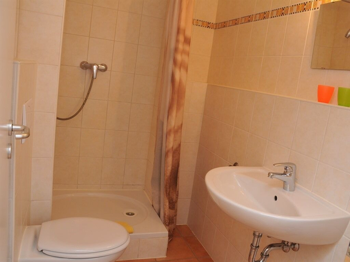 Bathroom 5, Pension Bella Vista, Bochum