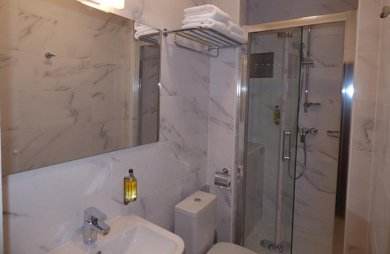 Bathroom 3, Hotel Melantrich, Praha 1
