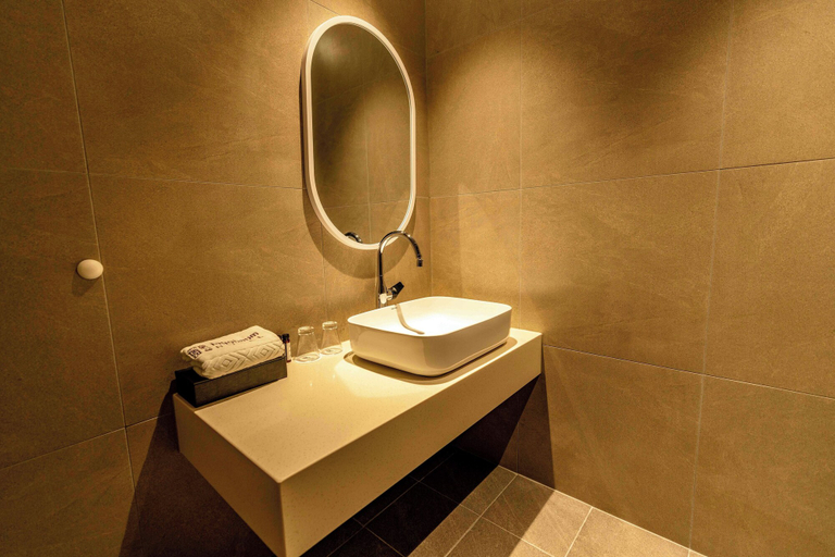 Bathroom 4, Lagobaum Hotel, Yeongi