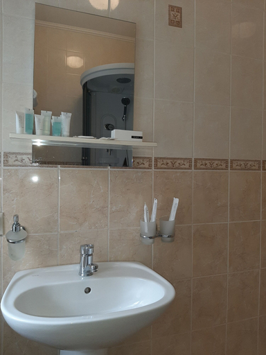 Bathroom 5, Apelsin On Komsomolskaya, Central