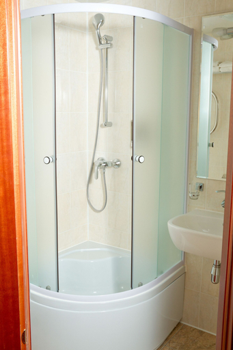 Bathroom 4, Amaks Centralnaya, Zav'yalovskiy rayon