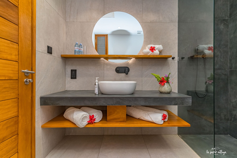Bathroom 5, Le Petit Village Hotel & Spa, Kampala