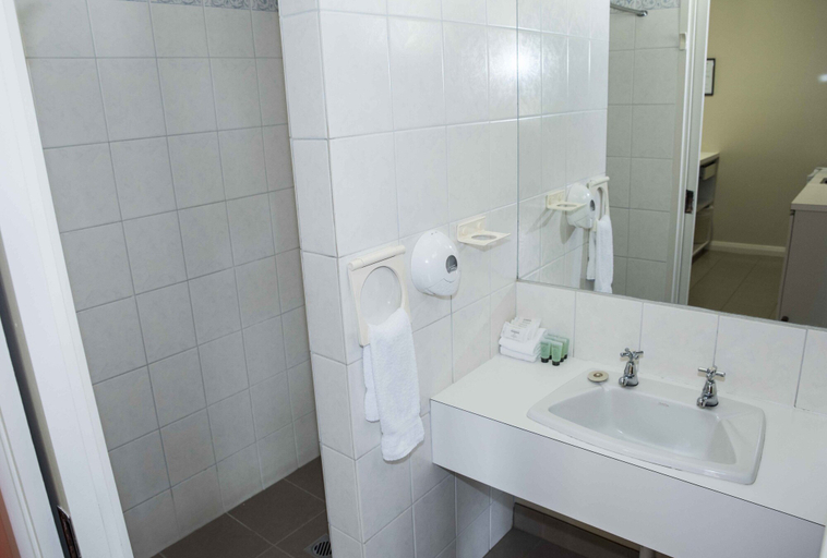 Bathroom 3, Barooga Country Inn Motel, Berrigan
