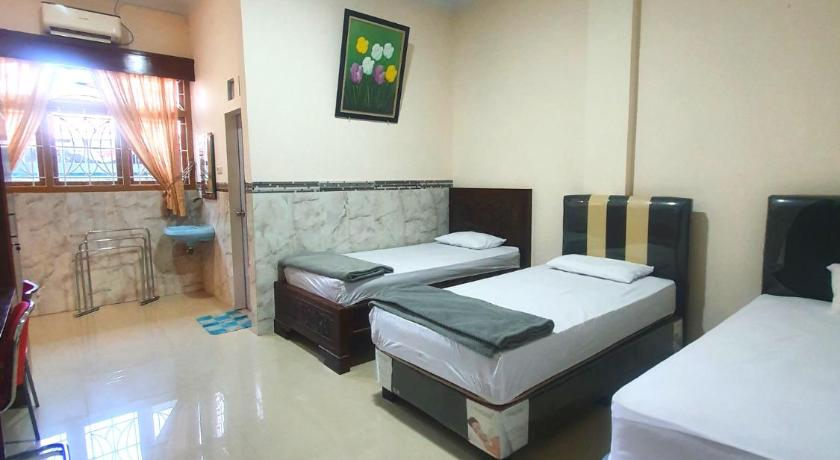 Bedroom 2, HOTEL HIJRAH Near Airport, Aceh Besar