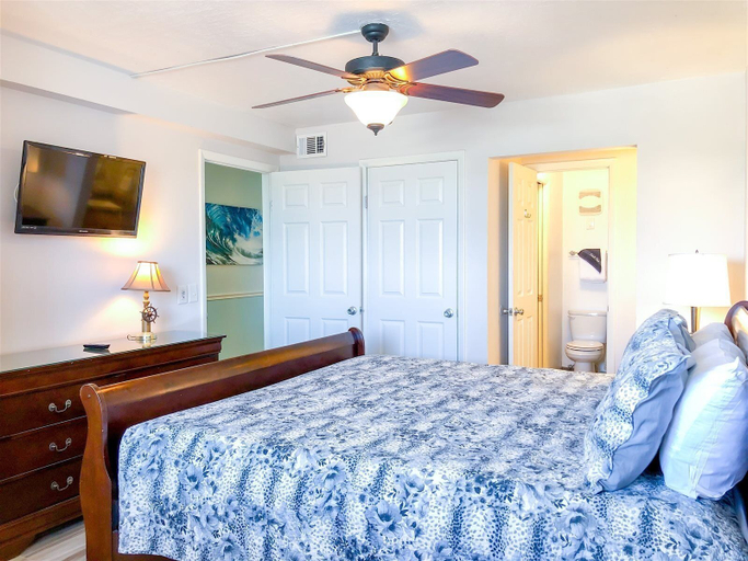 Bedroom 1, The Summit 1030, Bay