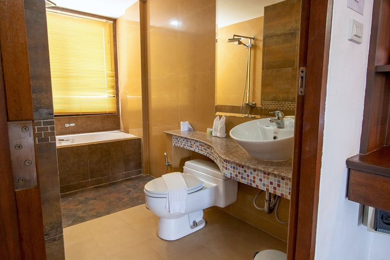 Bathroom 4, Chaweng Lakeview Condotel, Ko Samui