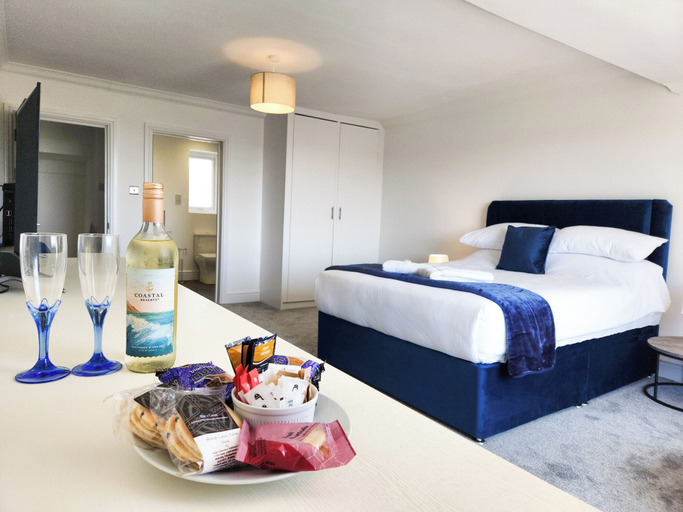 Bedroom 3, Bay View - 1 Bed Suite - Ocean Breeze, Swansea