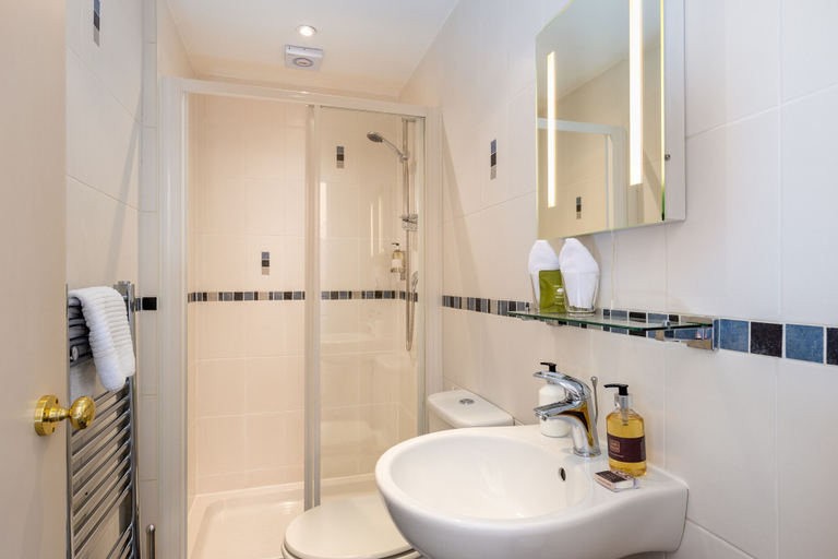 Bathroom 3, 2 Cambridge Villas, Cumbria