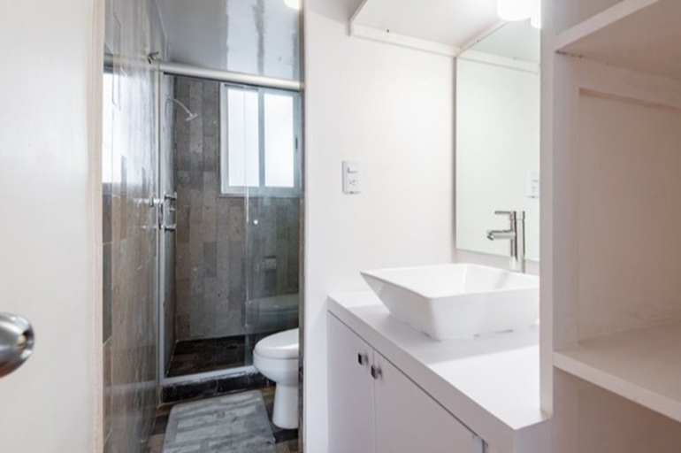 Bathroom 2, JUUB Amazing Apartment at Reforma, Mexico City