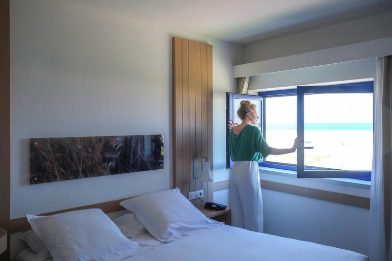 Bedroom 4, Hôtel & Spa - Thalazur Ouistreham, Calvados