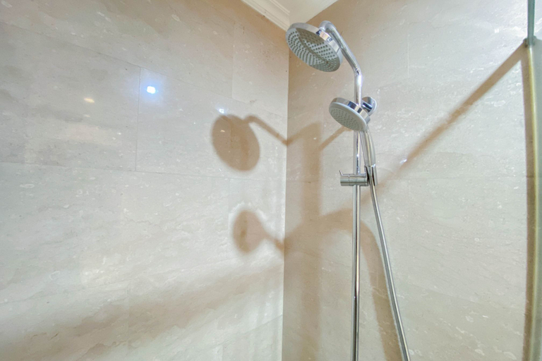 Bathroom 5, Best Choice and Minimalist Studio Room Menteng Park Apartment By Travelio, Jakarta Pusat