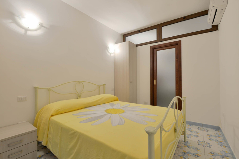 Bedroom 3, Hotel La Marina, Salerno