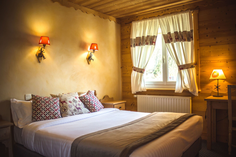 Bedroom 3, Logis Hôtel le Relais du Mont Blanc, Haute-Savoie