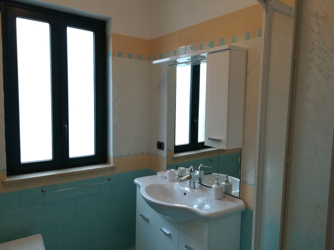 Bathroom 4, La Collina B&B, Messina