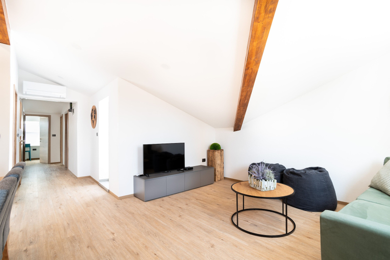Others 5, Apartments Capraria, Koper