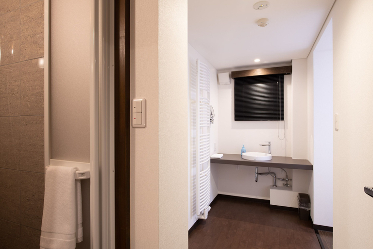 Bathroom 4, La Plagne, Kutchan